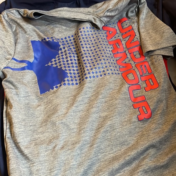 Youth large shirts 30 for all or 5 dollars a piece - Picture 5 of 8